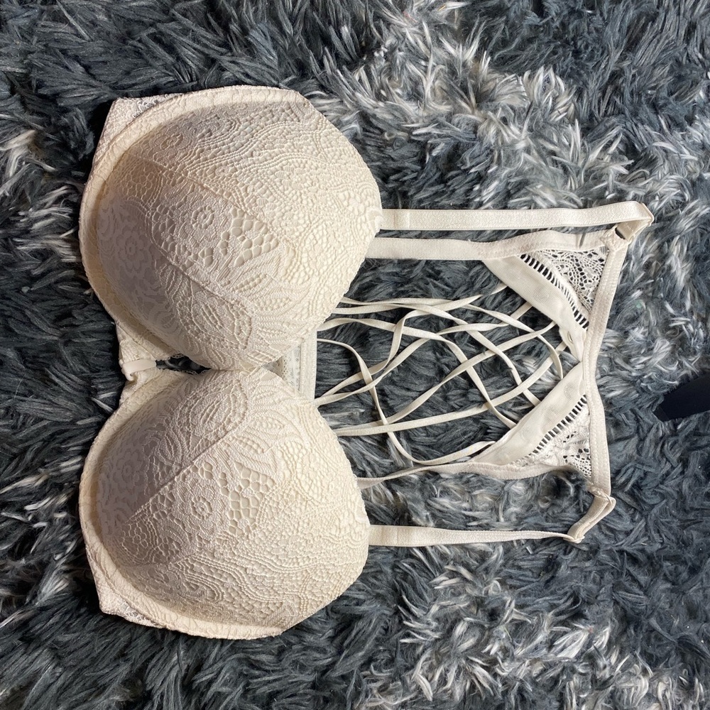 Strappy push up bra